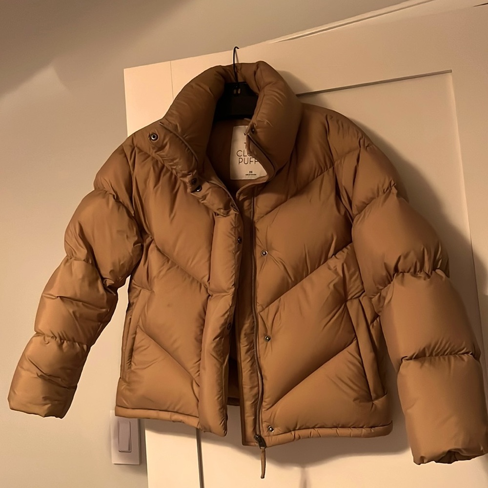 Aritzia puff jacket in caramel XS, like new
